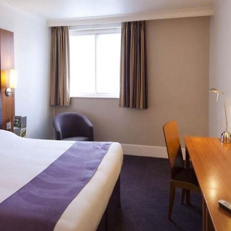 Premier Inn Stoke-On-Trent エクステリア 写真