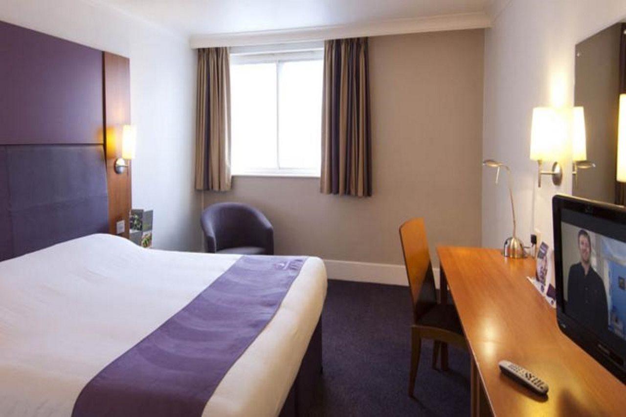 Premier Inn Stoke-On-Trent エクステリア 写真