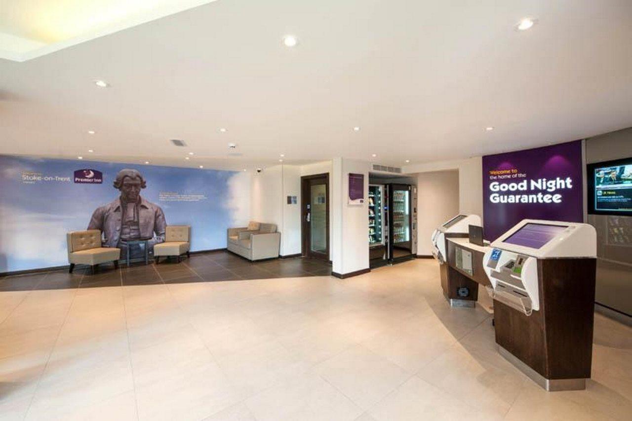 Premier Inn Stoke-On-Trent エクステリア 写真