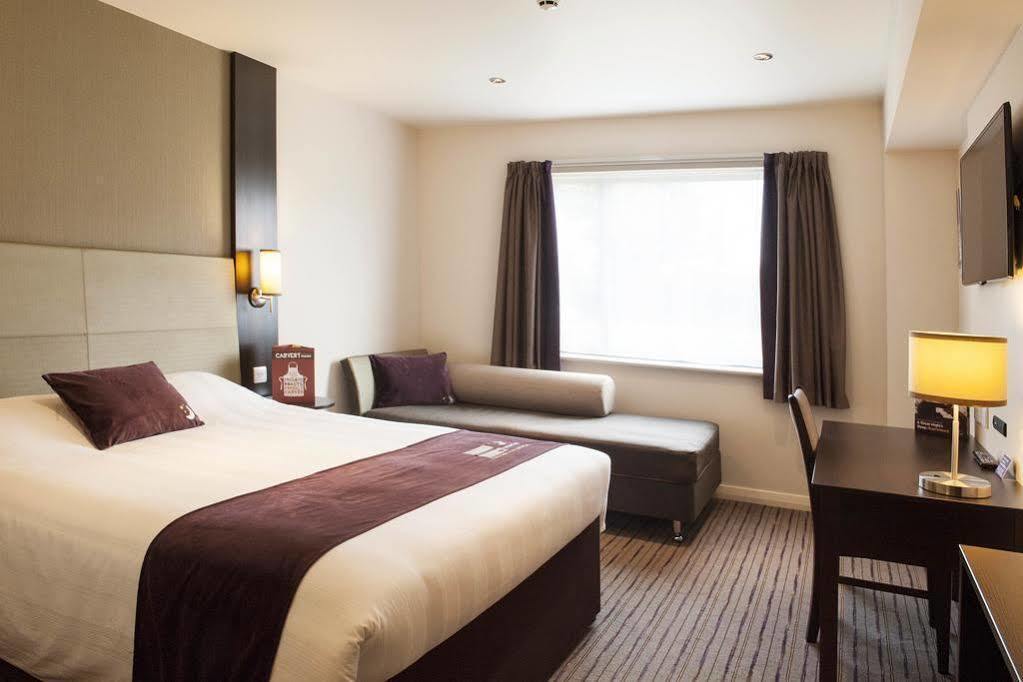 Premier Inn Stoke-On-Trent エクステリア 写真