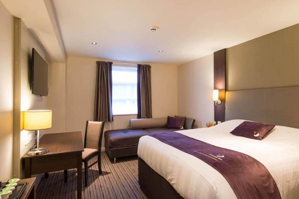 Premier Inn Stoke-On-Trent エクステリア 写真